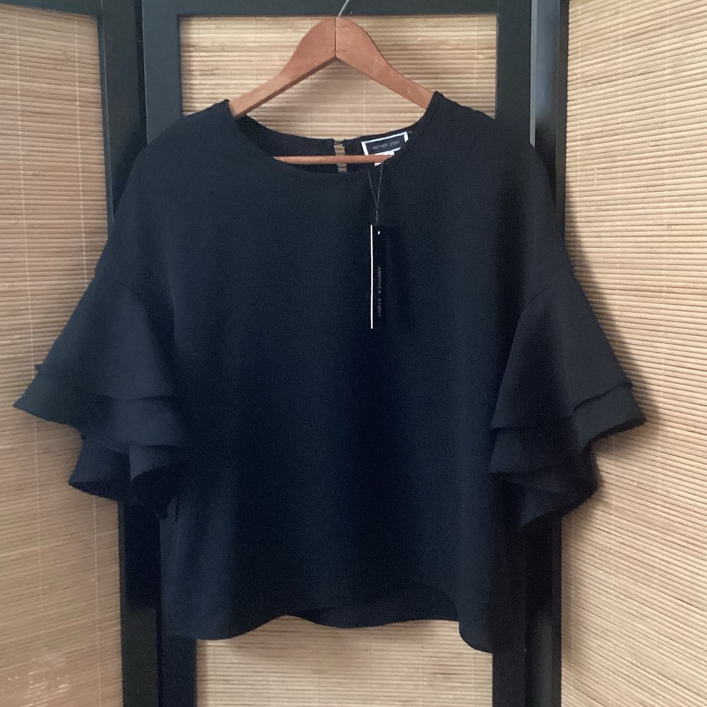 ♦️ Crop blouse NWT Sz S black ruffle bell sleeves cropped NEW